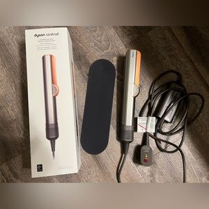 Dyson Airstrait Straightener